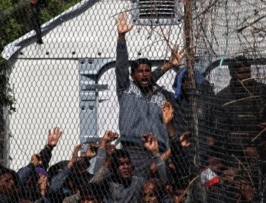 Λέσβος: Παράνομος μετανάστης κουτούλησε τον υπεύθυνο γηπέδου της Μόριας - Εκείνη την ώρα έκαναν προπόνηση παιδιά!